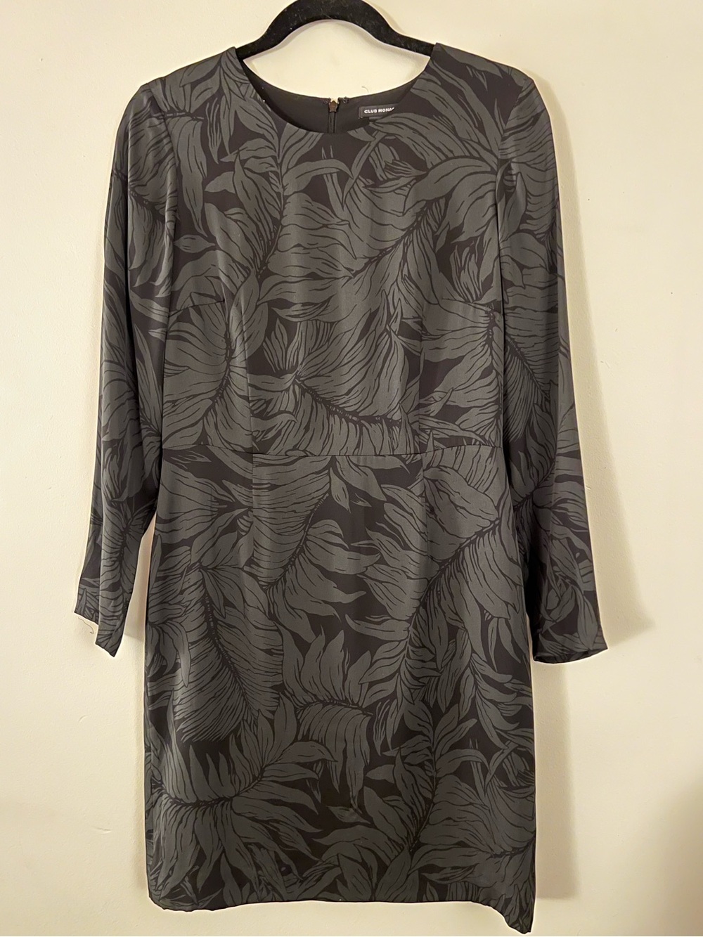 CLUB MONACO Grey and Sage Leaf Print Shift Dress 100% silk